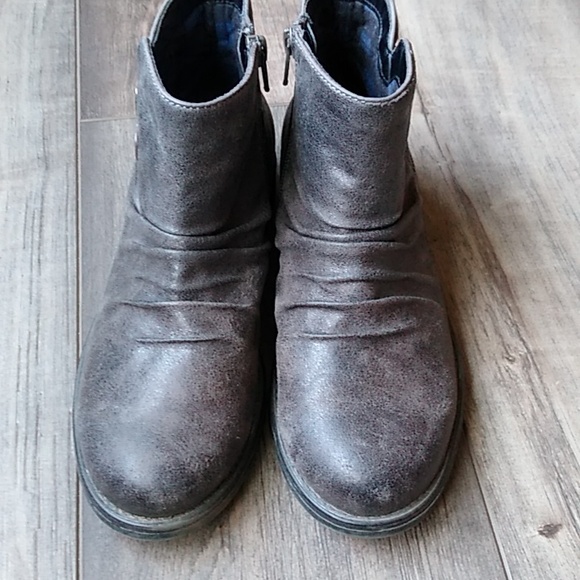 Baretraps Callahan Gray Zip Up Booties - Picture 2 of 9